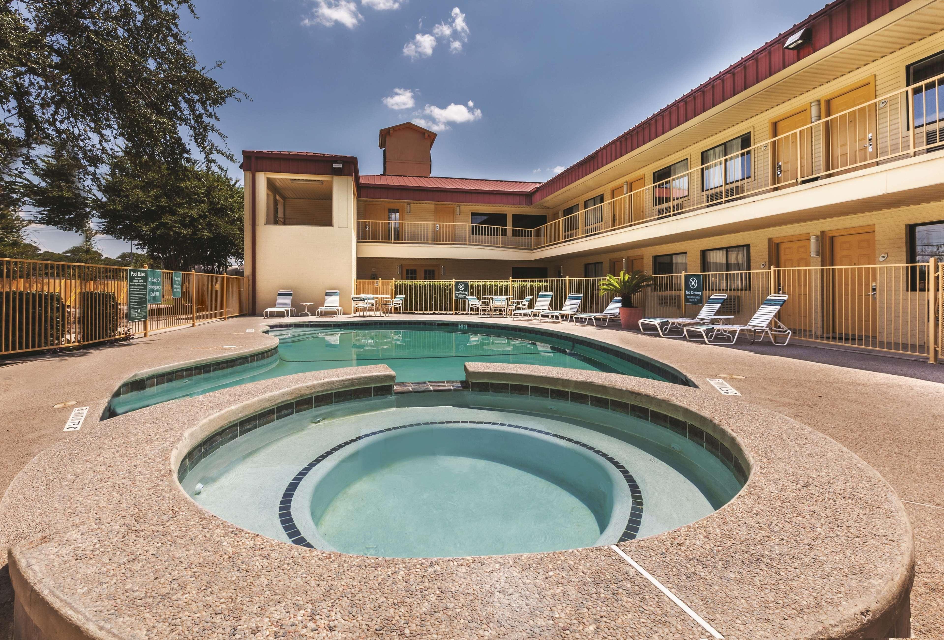 La Quinta Inn By Wyndham San Marcos Bagian luar foto
